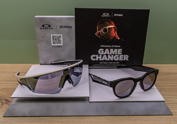 Du milieu de gamme aux montures de cr&eacute;ateurs en passant par les marques de grands couturiers, nous nous effor&ccedil;ons de vous pr&eacute;senter une gamme large et vari&eacute;e de montures.