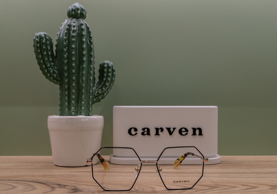 Du milieu de gamme aux montures de cr&eacute;ateurs en passant par les marques de grands couturiers, nous nous effor&ccedil;ons de vous pr&eacute;senter une gamme large et vari&eacute;e de montures.