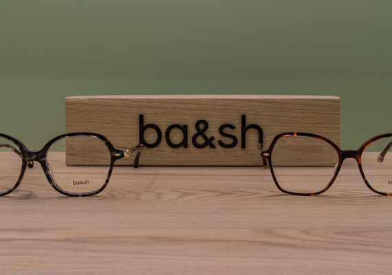 Du milieu de gamme aux montures de cr&eacute;ateurs en passant par les marques de grands couturiers, nous nous effor&ccedil;ons de vous pr&eacute;senter une gamme large et vari&eacute;e de montures.